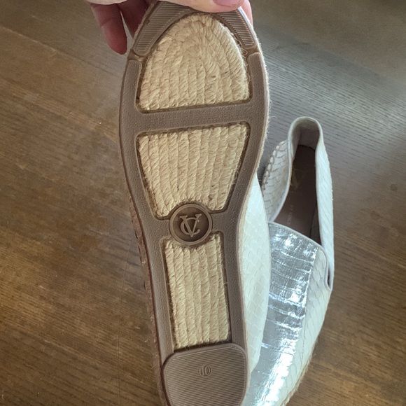 New VC signature by vince Camuto slide. Color is creamy white with silver design - Picture 3 of 5